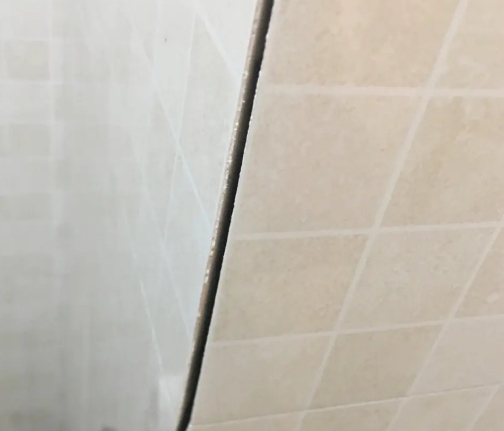 侯马瓷砖空鼓维修公司分享阳台瓷砖脱落的修复过程可以分为以下几个步骤